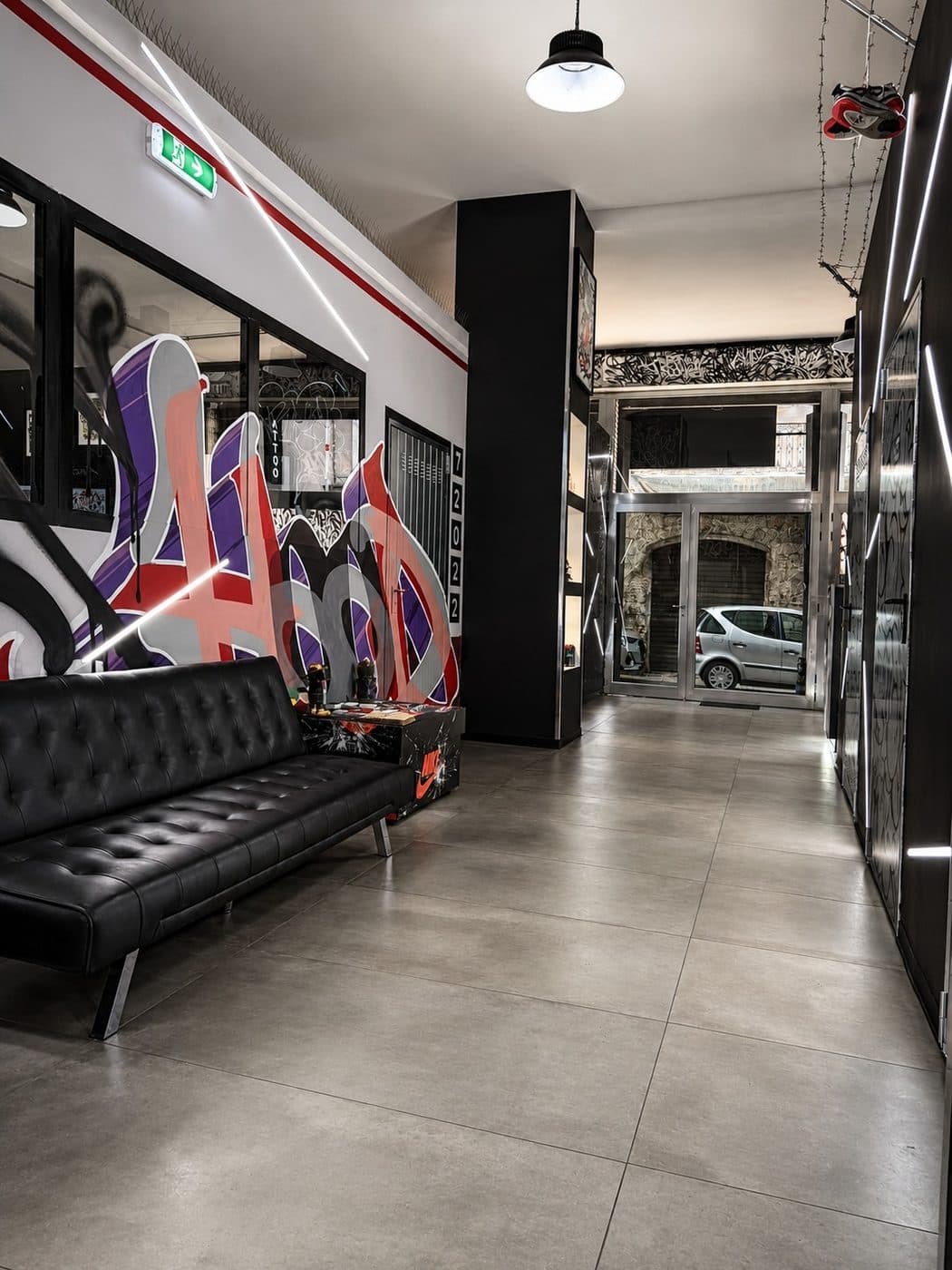 Zona relax e ingresso dello studio DEAR'S HOOD